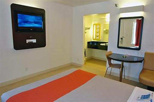 фото отеля Motel 6 San Antonio - Fiesta