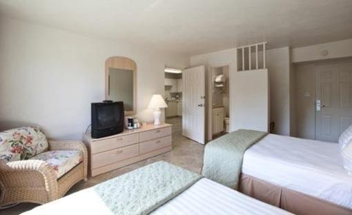 фото отеля Legacy Harbour Hotel & Suites