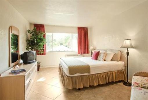 фото отеля Legacy Harbour Hotel & Suites