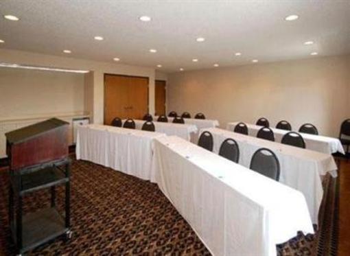 фото отеля Comfort Inn & Suites Dimondale