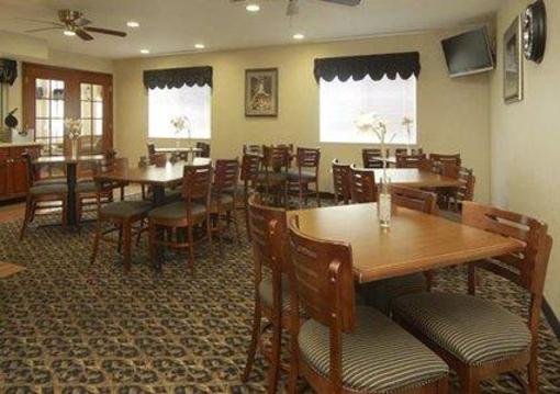 фото отеля Comfort Inn & Suites Dimondale