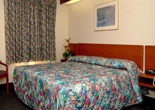 фото отеля Travelodge Airport