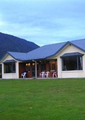 фото отеля Fox Glacier Mountainview Bed and Breakfast
