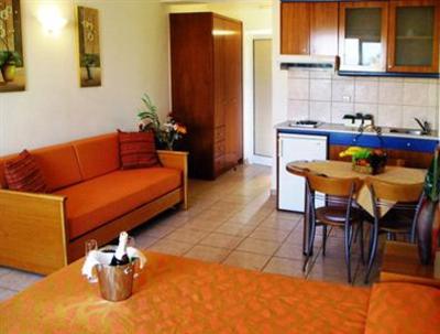 фото отеля Helios Apartments Nea Kydonia