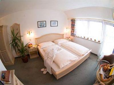 фото отеля Gartenhotel & Weingut Pfeffel Durnstein