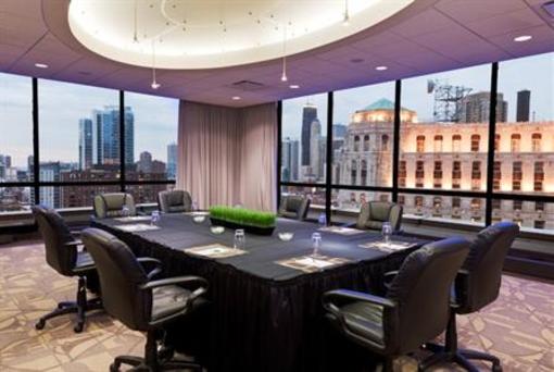 фото отеля Holiday Inn Chicago - Mart Plaza