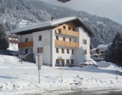 фото отеля Weilerhof Gastehaus Obertilliach