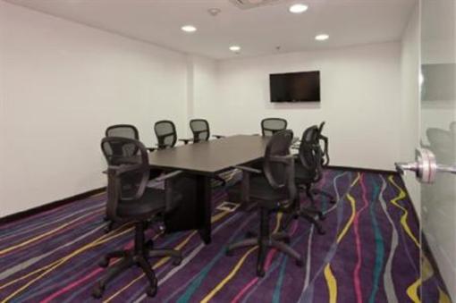 фото отеля Smart Suites Royal