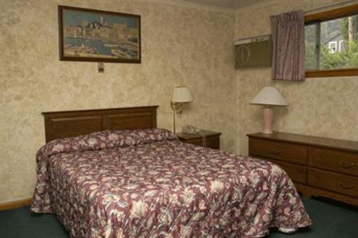 фото отеля Budget Host Gold Eagle Inn