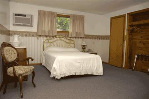 фото отеля Budget Host Gold Eagle Inn