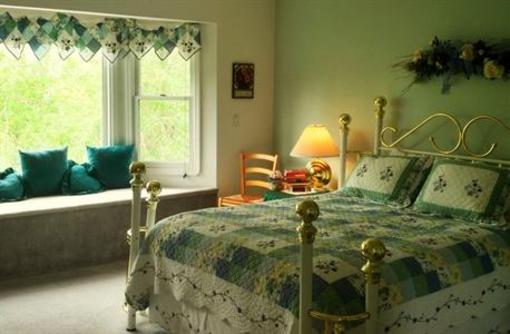 фото отеля Fox Hollow Bed and Breakfast at Baxter Creek
