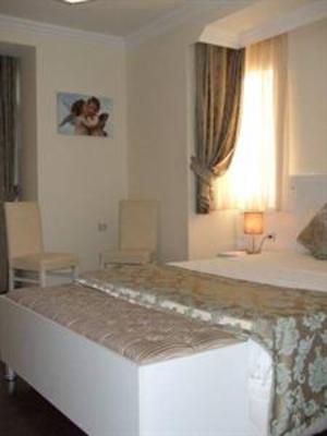 фото отеля Roka Guest House