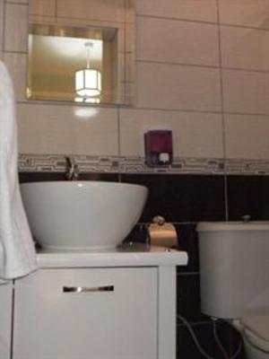 фото отеля Roka Guest House
