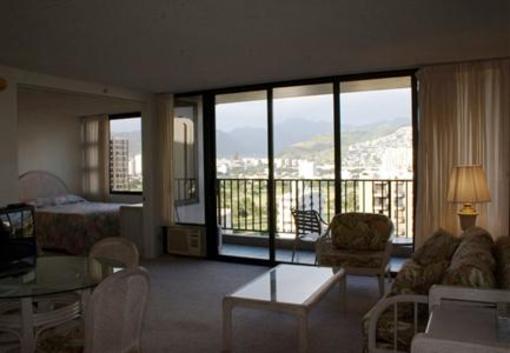 фото отеля Waikiki Banyan Vacation Rentals