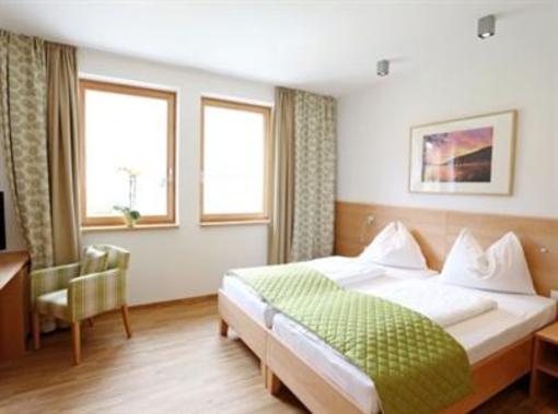 фото отеля Hotel SeeRose Steindorf am Ossiacher See