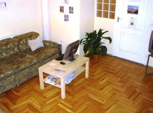 фото отеля Elizabeth Bridge Hostel