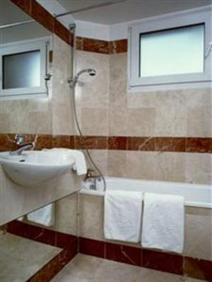 фото отеля Hotel Atrium Suresnes