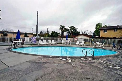 фото отеля Motel 6 Fresno - Blackstone North