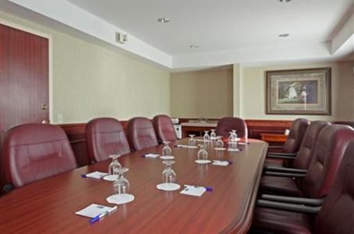 фото отеля Holiday Inn Express Amherst-Hadley