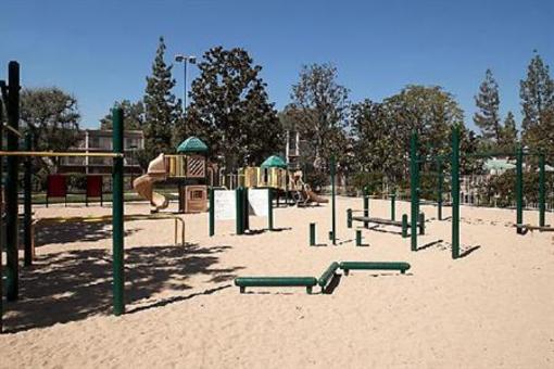 фото отеля Oakwood Apartments - Woodland Hills