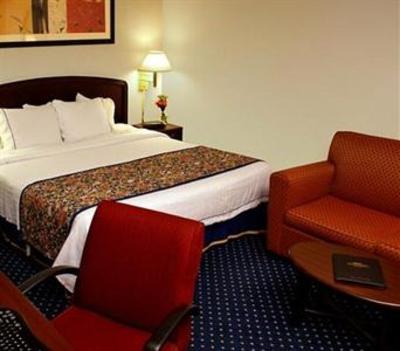 фото отеля Courtyard by Marriott Birmingham Colonnade