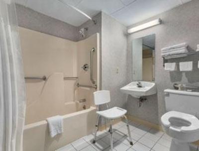 фото отеля Howard Johnson East Syracuse