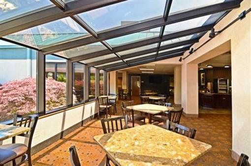 фото отеля Best Western Plus Arbour Inn & Suites