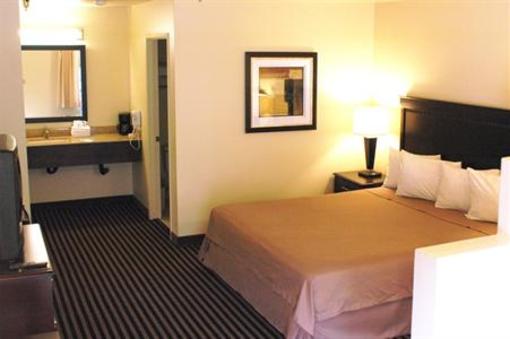 фото отеля BEST WESTERN Beach Dunes Inn
