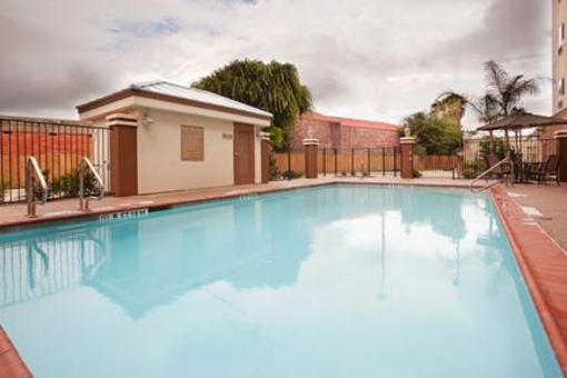 фото отеля Candlewood Suites San Antonio Downtown