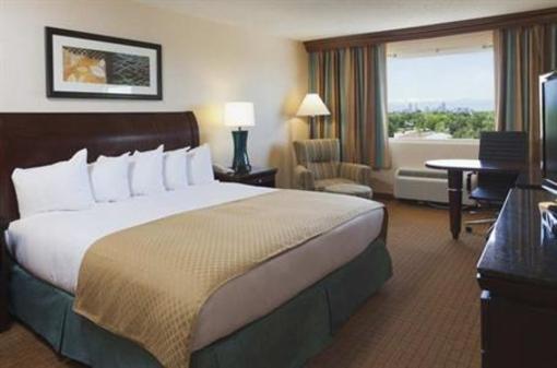 фото отеля DoubleTree by Hilton Hotel Denver - Stapleton North