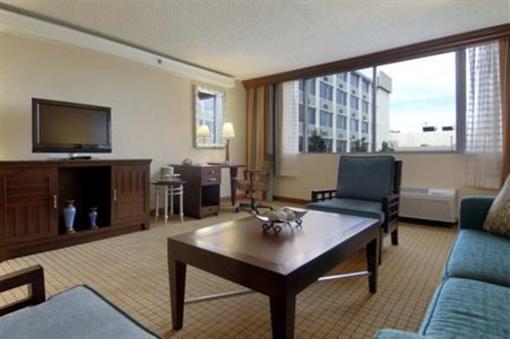 фото отеля DoubleTree by Hilton Hotel Denver - Stapleton North