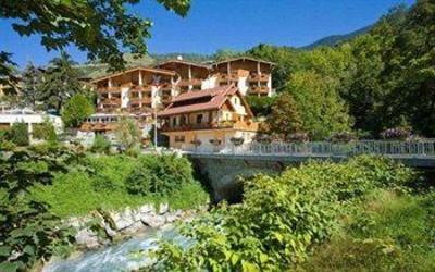 фото отеля Hotel Les Bains Brides-les-Bains