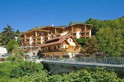 фото отеля Hotel Les Bains Brides-les-Bains