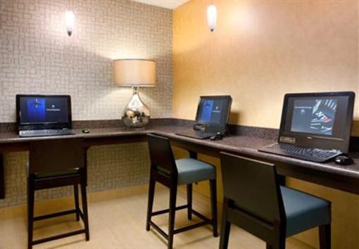 фото отеля Residence Inn Las Vegas Hughes Center