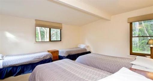 фото отеля King Parrot Cottages & Conference Retreat