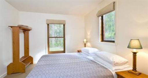 фото отеля King Parrot Cottages & Conference Retreat