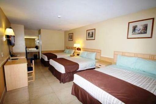 фото отеля Edinburg Executive Inn
