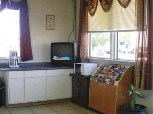 фото отеля Red Carpet Inn Battleboro