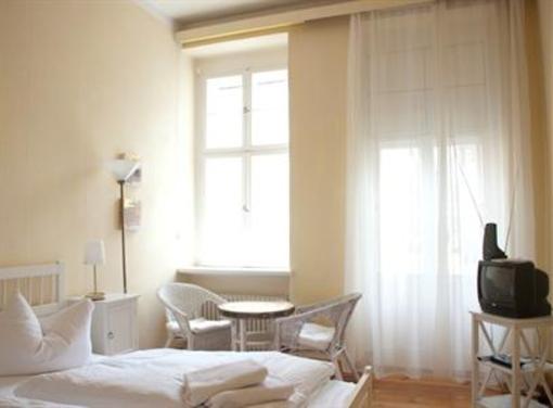 фото отеля Privatzimmer-Berlinschoneberg Berlin
