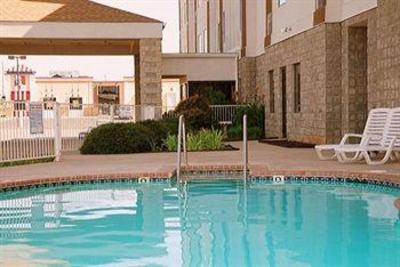 фото отеля Chisholm Suite Hotel