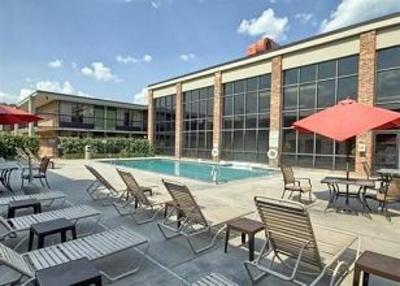 фото отеля Clarion Inn & Suites Conference Center