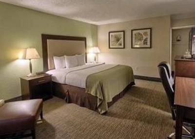 фото отеля Clarion Inn & Suites Conference Center