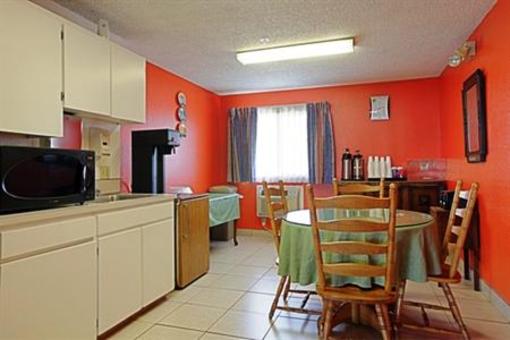 фото отеля Americas Best Value Inn Delano