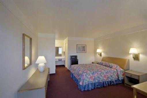 фото отеля Americas Best Value Inn Crescent City