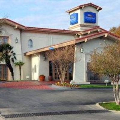 фото отеля Baymont Inn & Suites Wurzbach San Antonio