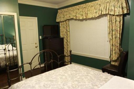 фото отеля Camilla House Bed and Breakfast Vancouver