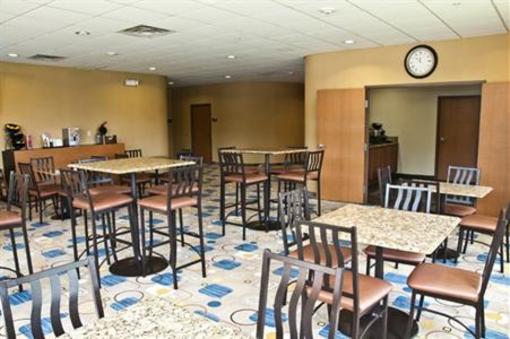 фото отеля BEST WESTERN Portage Hotel and Suites