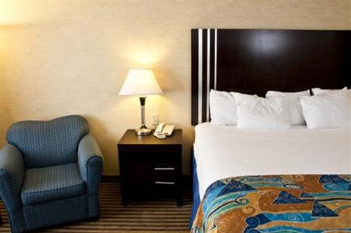 фото отеля BEST WESTERN Portage Hotel and Suites