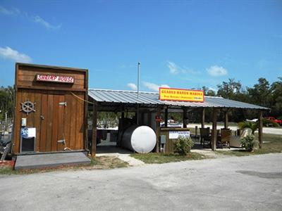 фото отеля Miller's World Glades Haven Cozy Cabins Everglades