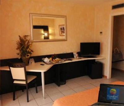 фото отеля Comfort Hotel Galaxie Saint-Laurent-du-Var
